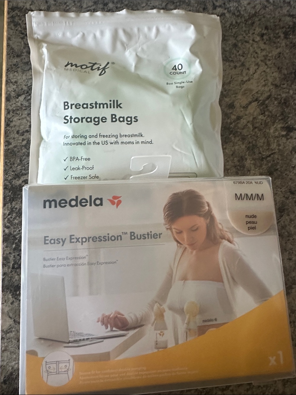 Medela Easy Expression Bustier in nude with white Motif breastmilk storage bags